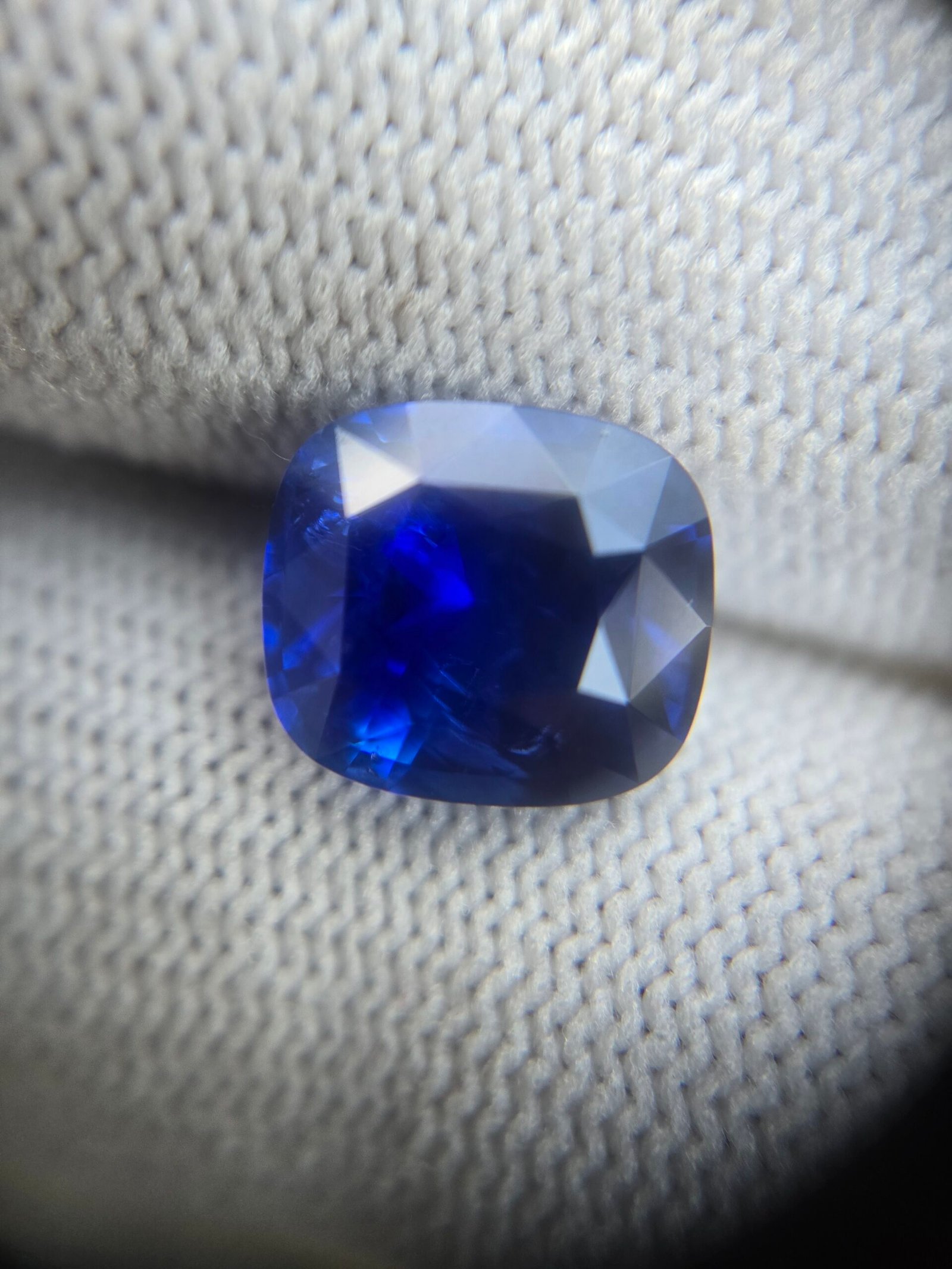 5.98 ct Blue Sapphire