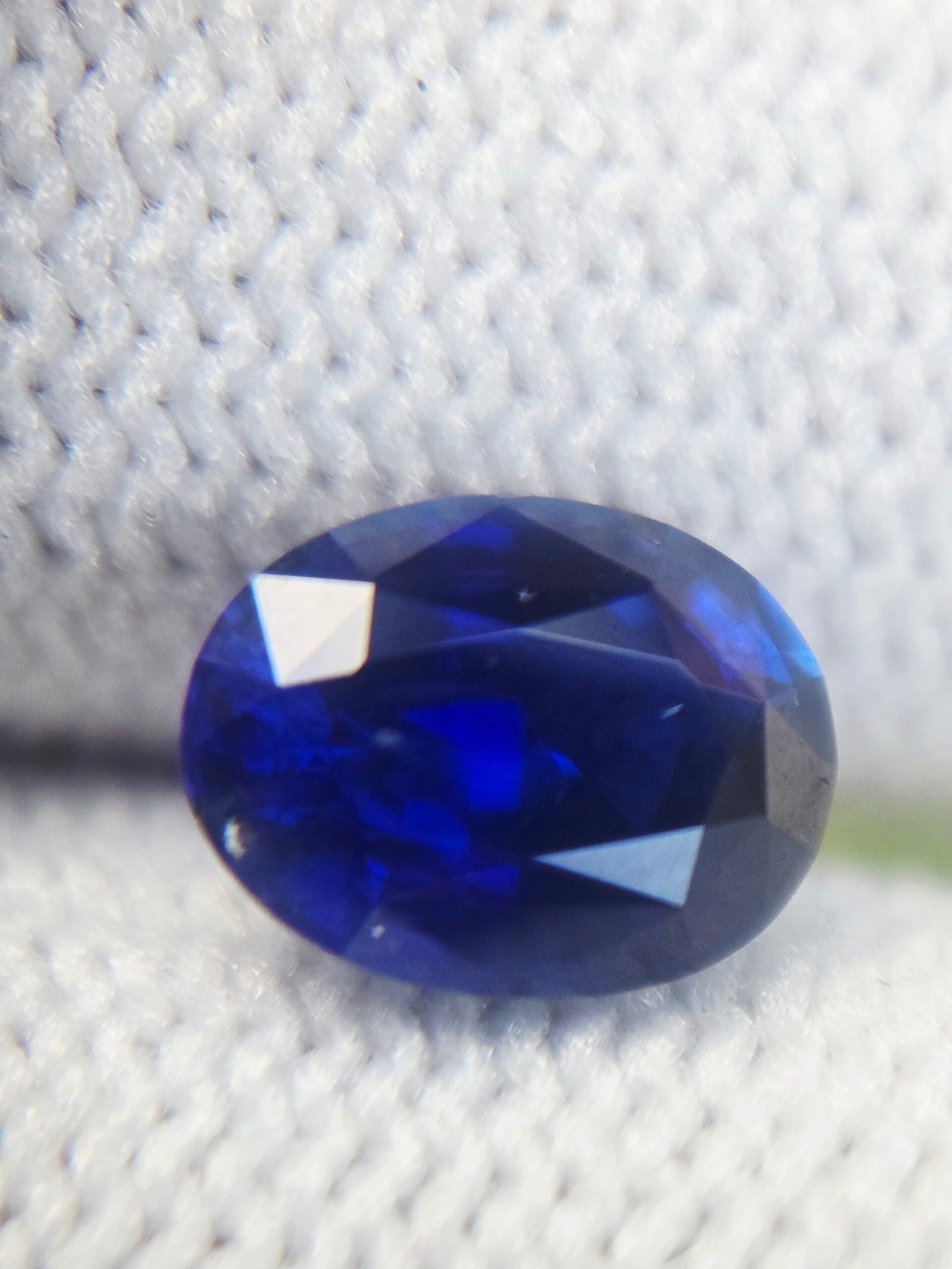 1.73 ct Blue Sapphire