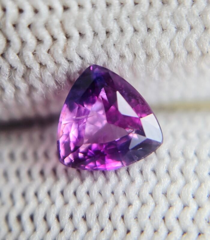 Natural Corundum BI Colour Sapphire 0.95 ct